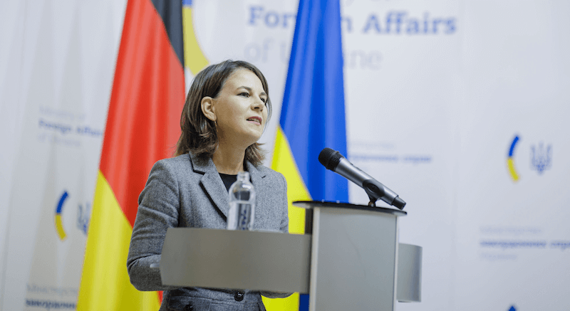 Annalena Baerbock (Buendnis 90/Die Gruenen), Bundesaussenministerin, trifft in Kiew den Aussenminister der Ukraine, Dmytro Kuleba. Hier bei einer gemeinsamen Pressekonferenz. Kiew, 10.09.2022